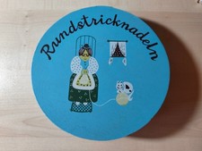 Schöne alte Aufbewahrungs-Box für Rundstricknadeln Oma Katze Holz 17,5cm Vintage