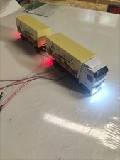 Kleiner LKW mit Front und