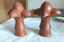 Besondere Gardinenstangen-Endstücke aus Terrakotta, wertvoll und selten