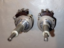 DDR RFT  2x Doppel-Drehwiderstand 1 MOhm, 4 und 8mm Achse, Kennlinie 2, NOS