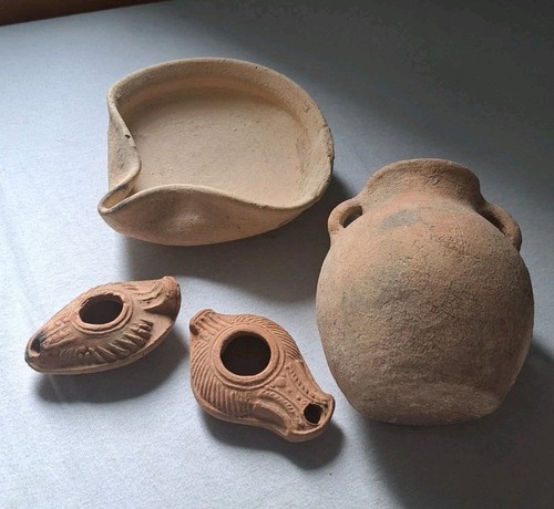 Römischer tonkrug mit - tonkrug,