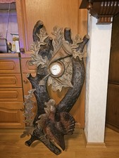 Wanduhr mit einem Geschnitzten Holzdesign