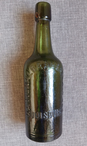 Uralte bierflasche mit - uralte,