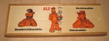 Alf Holzkistchen mit Nadeln