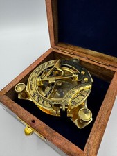Sonnenuhr-Kompass in Holzbox