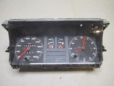 Audi 80 B2 Typ 81 Kombiinstrument Tacho Uhr W=980 153658km