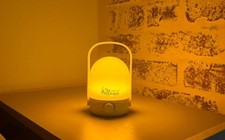 LED AUFLADBAR TISCHLAMPE MIT