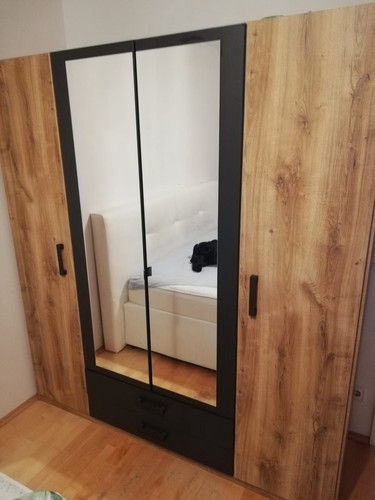 Kleiderschrank