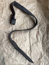 Stahlhelm Kinnriemen stark gebraucht