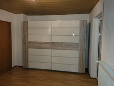 Schlafzimmerschrank weiß hochglanz