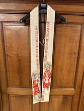 Bestickte Stola mit Johannes