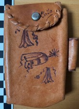 Chile Souvenir: Leder Handy-/Gürteltasche - ca 1995 - Motive: Reitsporen Copihue