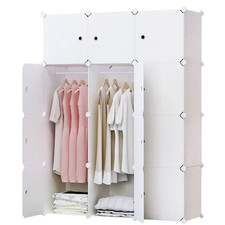 Kleiderschrank aus 12 Würfeln