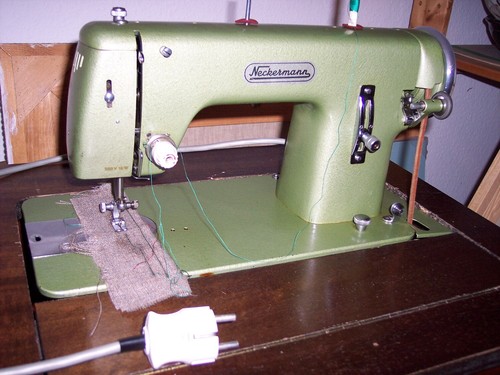 Schranknähmaschine von
