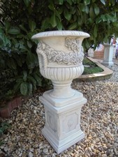 Pflanzamphore mit Rosenblütendesign & Sockel, Steinguss, 90 cm, Blumenschale, 