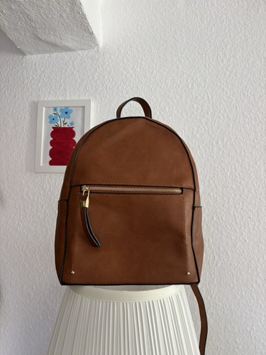 Brauner lederrucksack mit - lederrucksack,