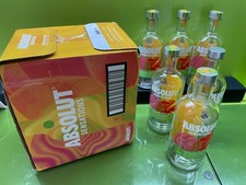 6 leere Absolut Vodka