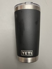 Yeti Rambler 20 oz (591 ml) Becher schwarz neuwertig, mit Schönheitsfehler