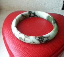 Älterer Armreif aus Grau/ Grüner Jade Massiv kleiner Durchmesser innen 5,8 cm