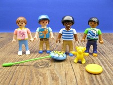 4 Jungen mit Zubehör Figur