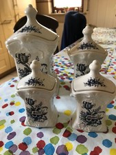 Vier alte tolle Vorratsdosen