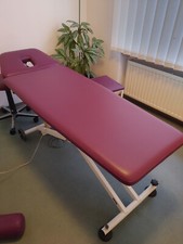 Therapieliege, Physiotherapie, Massage und Gerätewagen