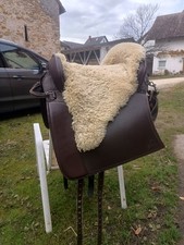 Chezz Spanischer Sattel, Barocksattel, Lederbaum, Wildleder Braun mit Sitzfell