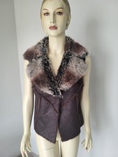 Kunstlederweste mit Fell