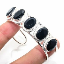 Schwarzer Spinell-Edelstein