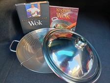 WMF Wok mit Deckel und Ablage sowie 2 Rezeptbüchern