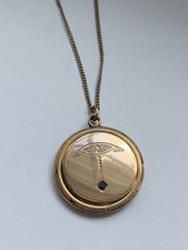 Jugendstil Medaillon aus "Gold Doublé" an einer vergoldeten Kette, um 1900