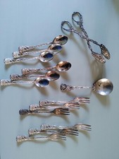 Silberbesteck mit Rosenmuster