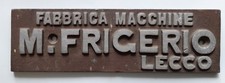 Vintage alt Gusseisen Typenschild Firmenschild Fabrica Macchine Frigerio Lecco