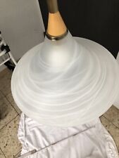 Deckenlampe mit großen Glasschirm