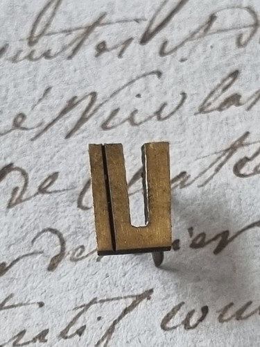 Monogramm buchstaben messing - monogramm, u