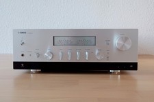 Yamaha R-N2000A -
