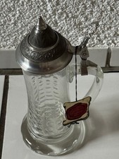 Bierkrug mit Zinndeckel aus