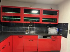 Moderne Gebrauchte Küche (3 Jahre alt) in Hochglanz Rot- Top Zustand.