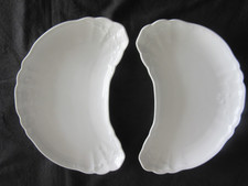 2 Halbmond-Teller, Beilageschalen KPM, Porzellan "Rocaille", weiß,