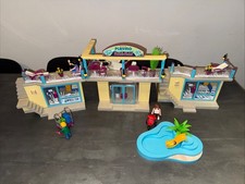 PLAYMOBIL Family Fun PLAYMO Beach Hotel mit Swimmingpool & Rutsche (70434)