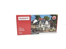 Auhagen H0 TT 12 255 Gebäude Bausatz Stadthaus Eckhaus mit Irish Pub