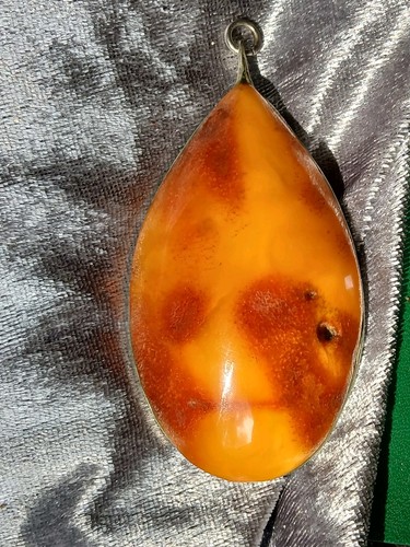 Grosser eingefasster - grosser,