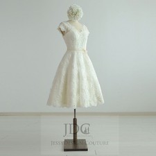 Knielanges Spitze Brautkleid