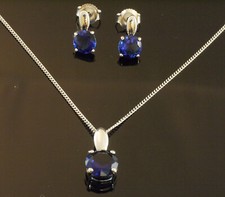 585 Weissgold SET 14 Karat Kette Design Anhaenger Ohrstecker  Zirkonia saphir