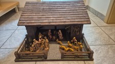 Krippe Holzkrippe mit  20 Figuren - wie neu