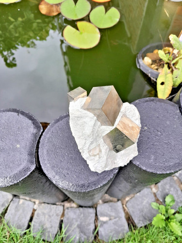 Pyrit stufe mit - 3, würfel