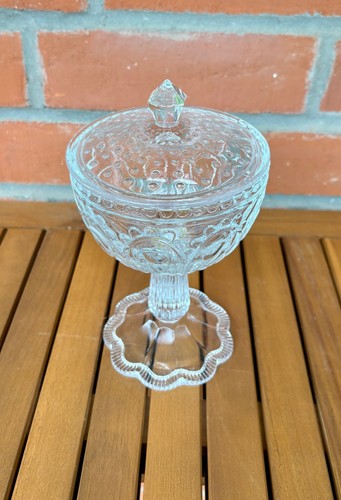 Glasdose mit fuß und - mit, deckel