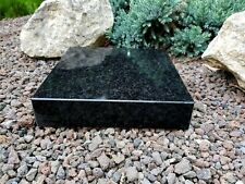 Granitsockel mit Bohrung