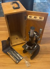 Altes Mikroskop - Mit holzkasten & Zubehör - Zeiss o. Phywe ? Beschreibung lesen