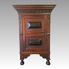 Antiker Renaissance Schrank